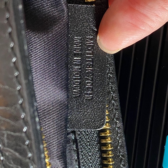 Authentic Burberry wristlet - Picture 7 of 11